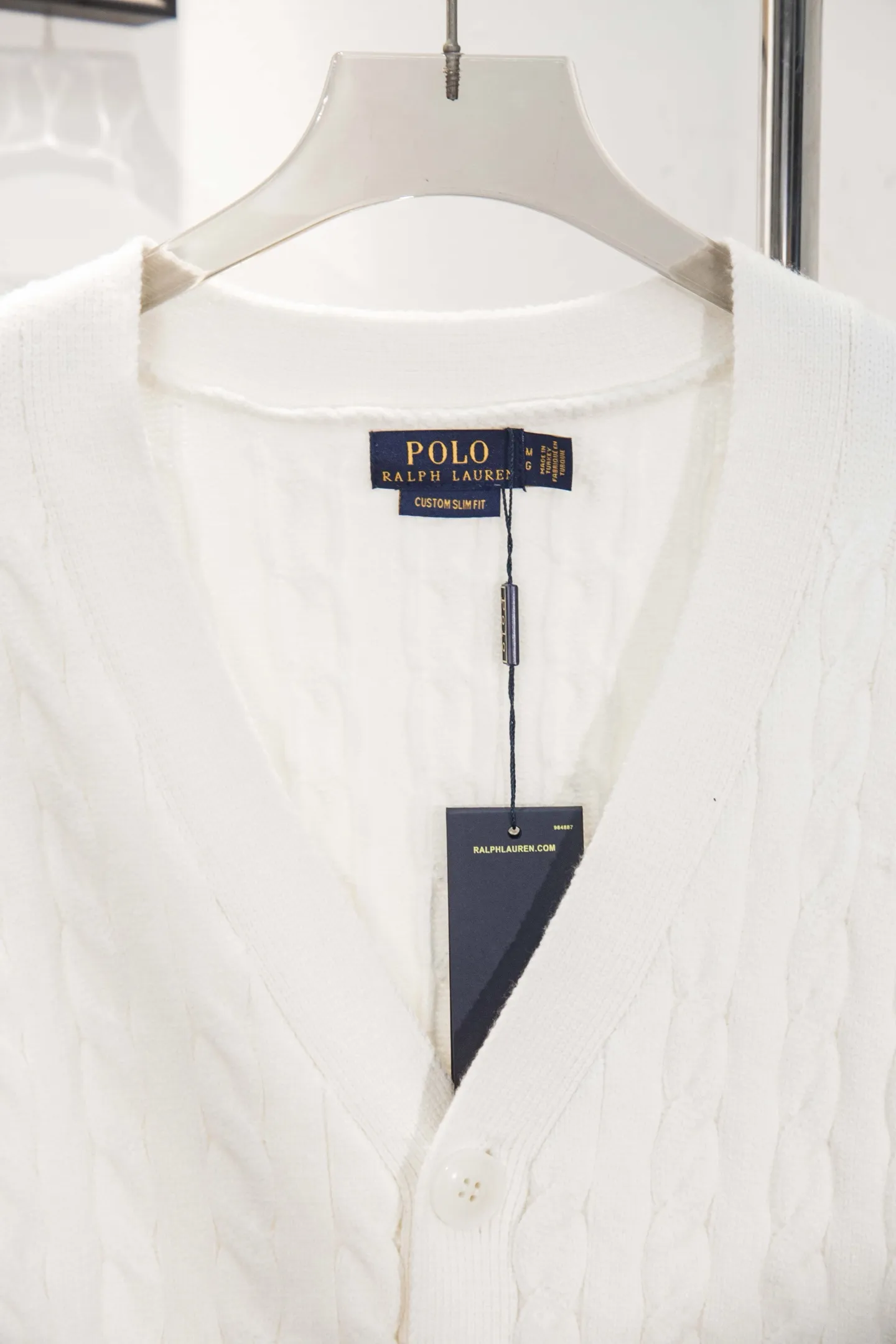 P210 model number: Y198 Ralph Lauren men's cardigan jacket men's hemp flower cardigan. The version is really good-looking. It can be worn alone or as a jacket to be worn inside or outside. The upper body shows personal fashion charm. Four colors are available. Same style for men and women. A must-see item for new summer products. Hang tag. Hanging beads. Washable packaging bag. Full set of accessories. Very good appearance. Super exquisite workmanship. Size: S-XL